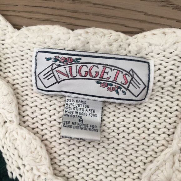 Off white cotton blend knitted floral motif Sweater by Nuggets, red roses - Picture 7 of 8